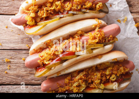 Danish hot dogs close-up sul tavolo. Vista orizzontale dal di sopra Foto Stock