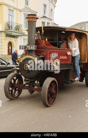 Il Foden carro a vapore 8304 Cheshire orgoglio vintage alimentati a vapore carrello all annuale stravaganza vittoriano street parade di Llandudno, il Galles del Nord Foto Stock