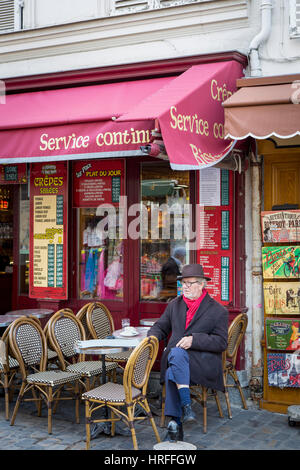 Presso il cafe a Montmartre, Paris, Francia Foto Stock