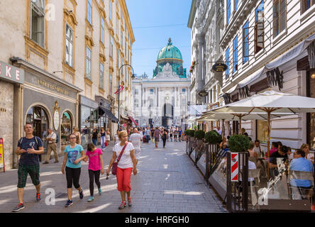 Ristorante a Kohlmarkt davanti al Palazzo di Hofburg, Innere Stadt, Vienna, Austria Foto Stock