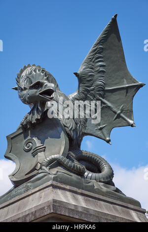 Basilisk statua da 1879 sul centro di ponte Wettstein, nella città di Basilea, Svizzera Foto Stock