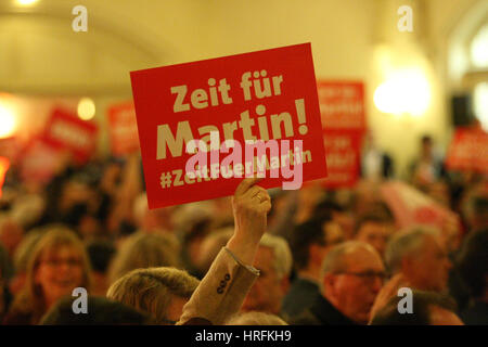 Schwerte, Germania. 01 Mar, 2017. Firmare con il nome di Tedesco il Partito socialdemocratico (SPD) cancelliere candidato Martin Schulz Credito: Maik Boenisch/Pacific Press/Alamy Live News Foto Stock