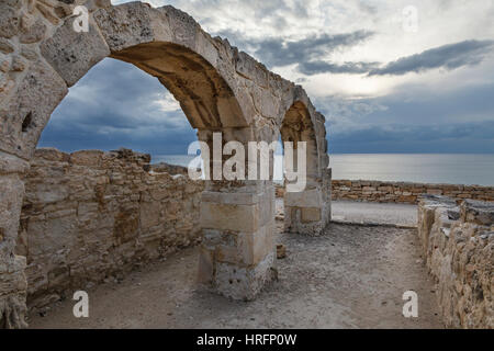 Resti della paleocristiana Basilica episcopale, sito archeologico di Kourion, Cipro Foto Stock