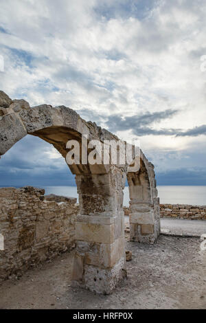 Resti della paleocristiana Basilica episcopale, sito archeologico di Kourion, Cipro Foto Stock