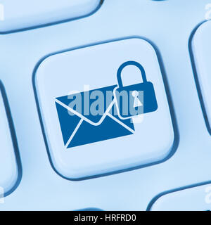 Invio di messaggi di posta elettronica crittografati di protezione secure mail internet online computer blu tastiera web Foto Stock