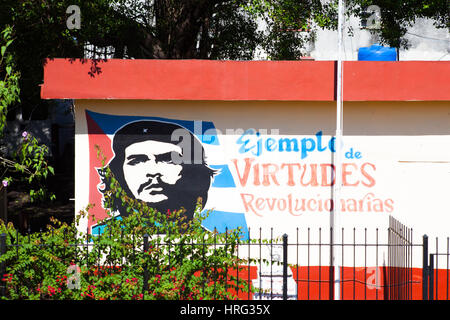 L'Avana, Cuba - Dicembre 11, 2016: Pittura di Che Guevara su un vecchio muro a l'Avana, Cuba Foto Stock