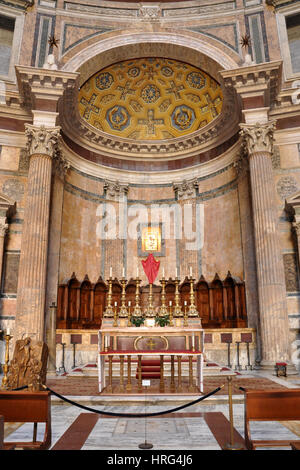 Roma, Italia - 14 Marzo 2016: la cupola del Pantheon è stata completata dall' imperatore Adriano e probabilmente dedicati a circa 126 ANNUNCIO Foto Stock