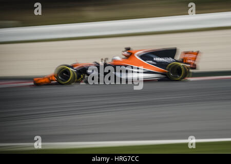 Montmelo, Catalogna, Spagna. 1 Mar, 2017. FERNANDO ALONSO (ESP) trascina nel suo McLaren-Honda MCL32 sulla via durante il giorno 3 di un test di Formula Uno al Circuit de Catalunya Credito: Matthias Oesterle/ZUMA filo/Alamy Live News Foto Stock