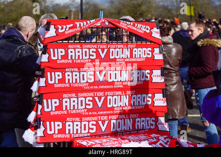 Ashbourne, Derbyshire, Regno Unito. 1 Mar, 2017. Giorno 2 Mercoledì delle Ceneri, l'ards andare nel day 2 con un filo di 1-0, ma all' ards stanno mettendo su la pressione oggi . Play ha iniziato a 14.00hrs e potrebbe andare avanti fino alle 22.00hrs a meno che la palla è goaled prima 17.30 poi ricominciare da Shawcroft parcheggio auto.Gli obiettivi sono situati nel Henmore brooke e sono a 3 miglia di distanza . Credito: Ian Francesco/Alamy Live News Foto Stock