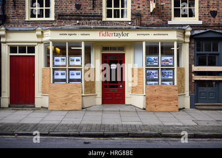 Ashbourne, Derbyshire, Regno Unito. 1 Mar, 2017. Giorno 2 Mercoledì delle Ceneri, l'ards andare nel day 2 con un filo di 1-0, ma all' ards stanno mettendo su la pressione oggi . Play ha iniziato a 14.00hrs e potrebbe andare avanti fino alle 22.00hrs a meno che la palla è goaled prima 17.30 poi ricominciare da Shawcroft parcheggio auto.Gli obiettivi sono situati nel Henmore brooke e sono a 3 miglia di distanza . Credito: Ian Francesco/Alamy Live News Foto Stock