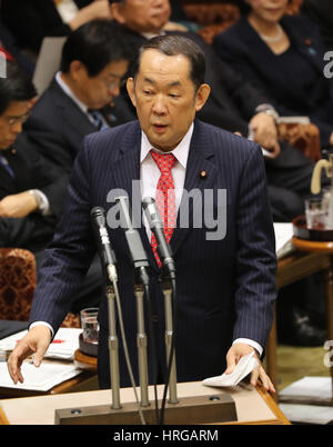 Tokyo, Giappone. 1 Mar, 2017. Il giapponese il Ministro della giustizia Katsutoshi Kaneda risponde a una domanda di opposizione di un legislatore in alto a casa del comitato di bilancio sessione presso la Dieta Nazionale a Tokyo il Mercoledì, 1 marzo 2017. Il governo giapponese ha piano per file complotto anti bill per gravi reati come il terrorismo. Credito: Yoshio Tsunoda/AFLO/Alamy Live News Foto Stock