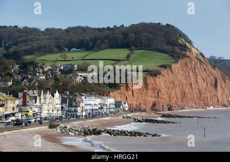 Sidmouth, Devon, Regno Unito. 2 Mar, 2017. Regno Unito Meteo. Una vista della spiaggia e della città dal punto di vista a Connaught giardini su una bella e soleggiata giornata di primavera presso la località balneare di Sidmouth nel Devon. Photo credit: Graham Hunt/Alamy Live News Foto Stock