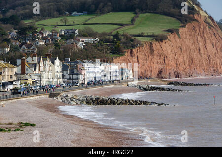 Sidmouth, Devon, Regno Unito. 2 Mar, 2017. Regno Unito Meteo. Una vista della spiaggia e della città dal punto di vista a Connaught giardini su una bella e soleggiata giornata di primavera presso la località balneare di Sidmouth nel Devon. Photo credit: Graham Hunt/Alamy Live News Foto Stock