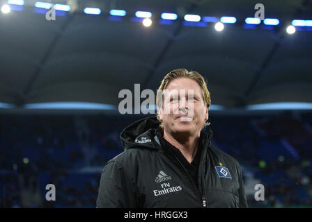 Amburgo, Germania. 01 Mar, 2017. Amburgo è manager Markus Gisdol durante la DFB Cup quarti di finale match tra Hamburger SV e Borussia Moenchengladbach al Volksparkstadion ad Amburgo, Germania, 01 marzo 2017. Foto: Daniel Reinhardt/dpa/Alamy Live News Foto Stock