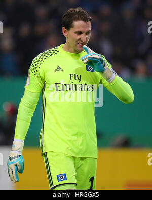 Amburgo, Germania. 01 Mar, 2017. Amburgo è il portiere Rene Adler durante la DFB Cup quarti di finale match tra Hamburger SV e Borussia Moenchengladbach al Volksparkstadion ad Amburgo, Germania, 01 marzo 2017. Foto: Daniel Reinhardt/dpa/Alamy Live News Foto Stock