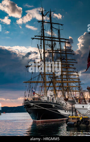 Nave russa ormeggiata al porto di Bryggen - Bergen, Norvegia. La Tall Ship gare 2014 Foto Stock