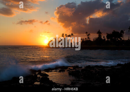 Tramonto, Poipu Beach, Kauai, Hawaii Foto Stock