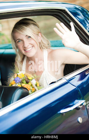 Modello rilasciato, Braut im Brautauto - sposa in auto nozze Foto Stock