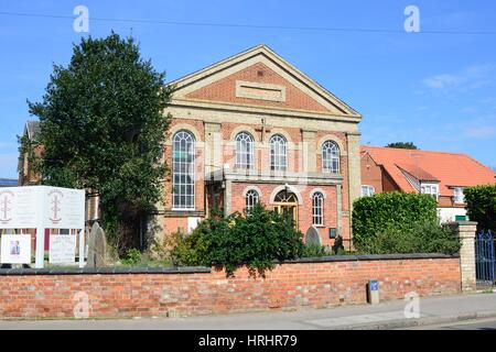 KELVEDON ESSEX REGNO UNITO 14 Aprile 2016: Regno riformare la chiesa edificio vittoriano con segno Foto Stock