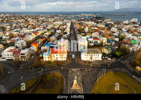 Panoramica del centro storico di Reykjavik, Islanda, regioni polari Foto Stock