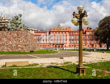 Vista della Casa Rosada sulla Plaza de Mayo, Monserrat, città di Buenos Aires, Provincia di Buenos Aires, Argentina Foto Stock