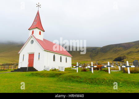 Reynis Chiesa, nei pressi di Vik, Islanda, regioni polari Foto Stock