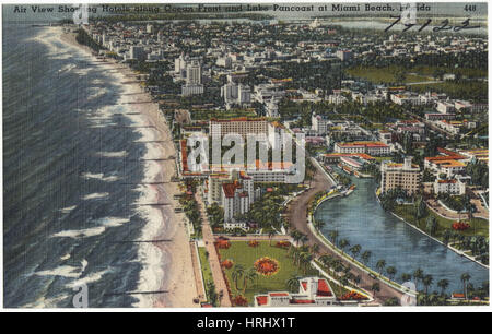 Vista aerea Mostra gli hotels lungo la fronte oceano e il Lago Pancoast a Miami Beach, Florida Foto Stock