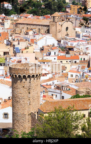 Torre del castello e la città vecchia, Tossa de Mar, Costa Brava, Spagna Foto Stock