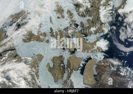 Mare di ghiaccio ritiri nel passaggio a Nord Ovest Foto Stock