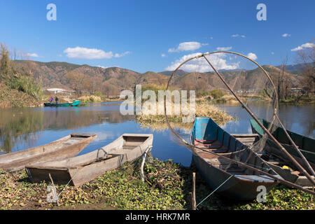 Barche da Pesca sul Lago Erhai, Shuanglang, Yunnan, Cina Foto Stock