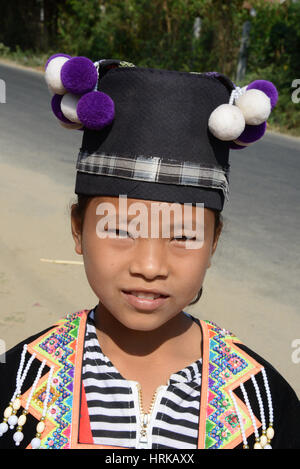 I bambini della tribù Hmong in Laos in costume tradizionale Foto Stock