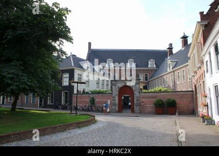 Upscale Prinsenhof Hotel su Martinikerhof, quadrato, centro di Groningen nei Paesi Bassi in estate Foto Stock