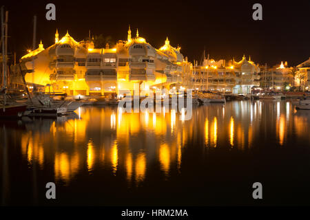 Benalmadena puerto marina di notte, Spagna, Europa Foto Stock