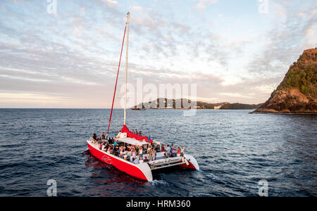 Catamarano al tramonto Santa Lucia Caraibi Foto Stock