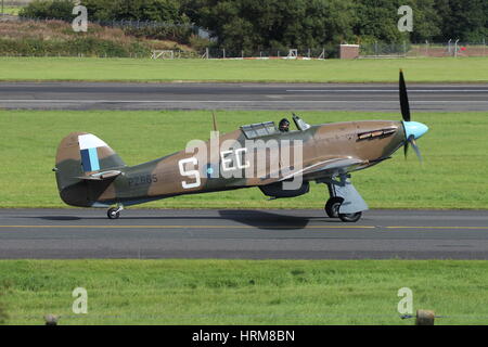 PZ865, un Hawker Hurricane IIc azionato dalla Battaglia di Bretagna Memorial volo (BBMF), a Prestwick International Airport nel settembre 2016. Foto Stock