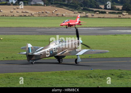 PZ865, un Hawker Hurricane IIc azionato dalla Battaglia di Bretagna Memorial volo (BBMF), a Prestwick International Airport nel settembre 2016. Foto Stock