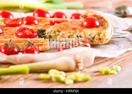 E Porri Quiche di pomodoro. Foto Stock