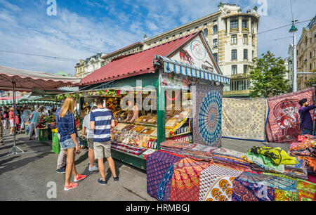 Austria, Vienna, le bancarelle del mercato di Naschmarkt, Vienna più popolare mercato Foto Stock