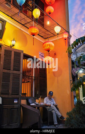 Cafe nell'antica città di Hoi An. Quang Nam Provincia, Vietnam. Foto Stock