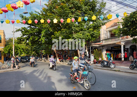 Scena di strada in Hoi An, Quang Nam Provincia, Vietnam. Foto Stock