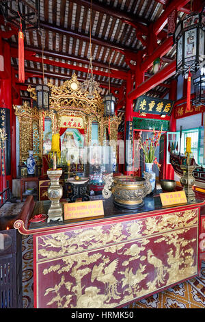 Interno del Van Hoa Le Nghia Tempio. Antica città di Hoi An, Quang Nam Provincia, Vietnam. Foto Stock