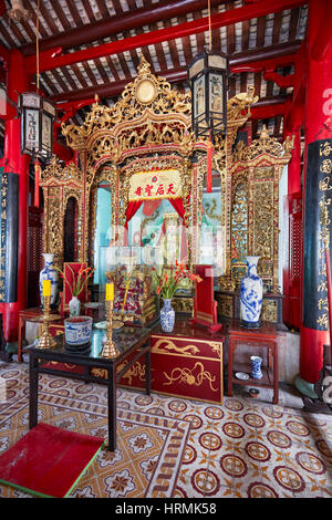 Interno del Van Hoa Le Nghia Tempio. Antica città di Hoi An, Quang Nam Provincia, Vietnam. Foto Stock