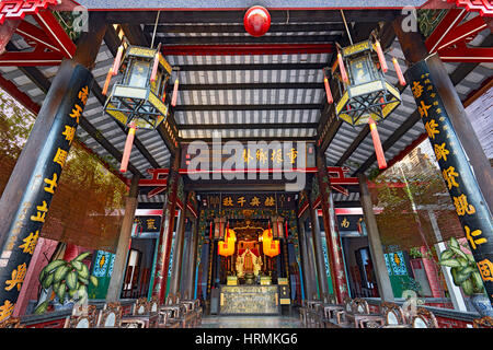 Interno del Hainan Assembly Hall. Antica città di Hoi An, Quang Nam Provincia, Vietnam. Foto Stock