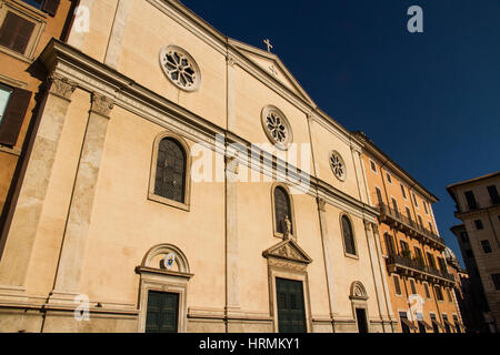 Parte anteriore della Nostra Signora del Sacro Cuore o di Nostra Signora del Sacro Cuore una chiesa cattolica. Piazza Navone, Roma, Italia Foto Stock