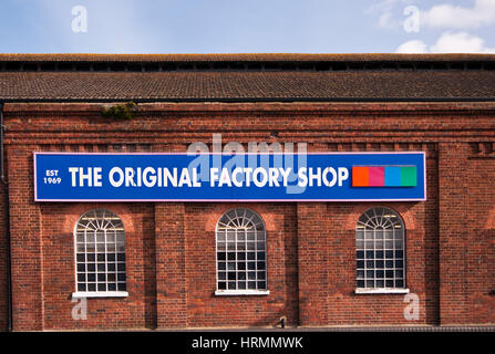Esterno al di fuori della fabbrica originale Shop Horley Surrey in Inghilterra REGNO UNITO Foto Stock