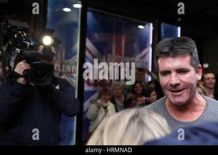 La Gran Bretagna è Got Talent Auditions all'Opera House Manchester. Gennaio 2010. Simon Cowell arriva Foto Stock