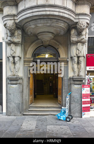 Montanti della porta a Glasgow Foto Stock