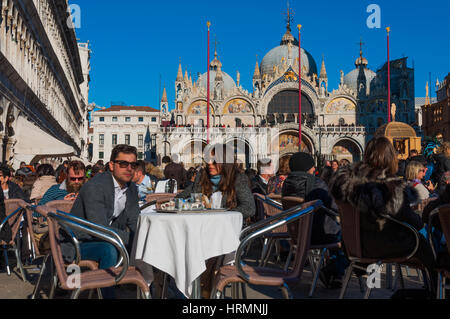 Cafe a Venezia in piazza san marco Foto Stock