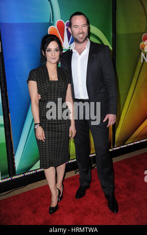 New York, NY, STATI UNITI D'AMERICA. 2 Mar, 2017. Sullivan Stapleton, Archie Panjabi presso gli arrivi per NBC Mid-Season Evento, quattro stagioni, New York, NY Marzo 2, 2017. Credito: Kristin Callahan/Everett raccolta/Alamy Live News Foto Stock