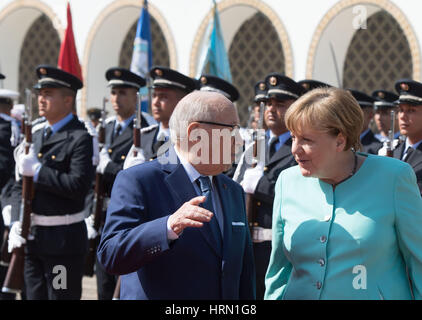 Tunisi, Tunisia. 03 Mar, 2017. Il presidente tunisino essere·ji Cai·d Essebsi riceve il cancelliere tedesco Angela Merkel (CDU) a Tunisi, Tunisia, 03 marzo 2017. Foto: Soeren Stache/dpa/Alamy Live News Foto Stock